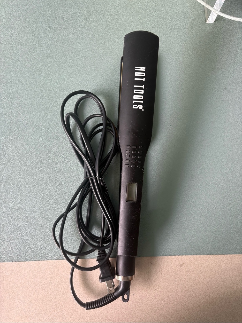Hot Tools Pro Artist Nano Ceramic 1.25" Flat iron 8ft cord